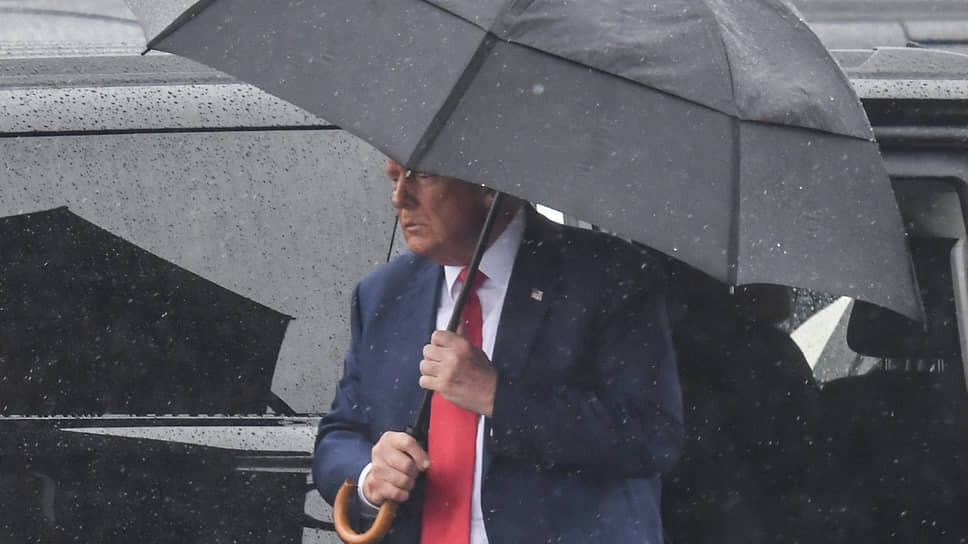 Фото: Olivier Douliery / AFP📷Предыдущие обвинения подмочить репутацию Дональда Трампа так и не смогли, но в этот раз все гораздо серьезнее: экс-президент США обвиняется в преступлениях против государства и в случае признания виновным вряд ли отделается штрафом
