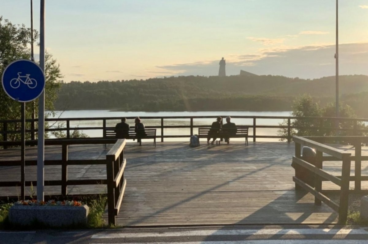    Аромат «Шанель № 5» для многих таит в себе свежесть Семёновского озера в солнечный полярный день.