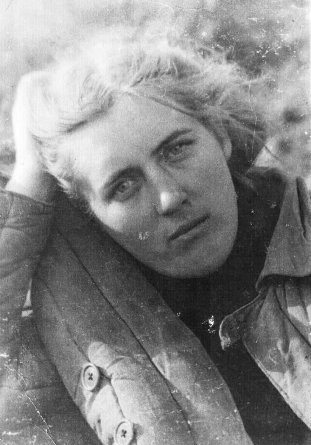 Лариса Попугаева.