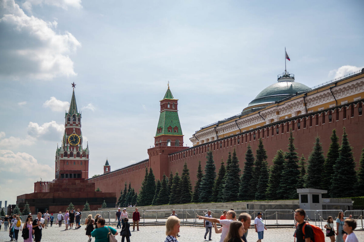 А что случилось? В Москве закрыли Красную площадь в День Независимости Украины