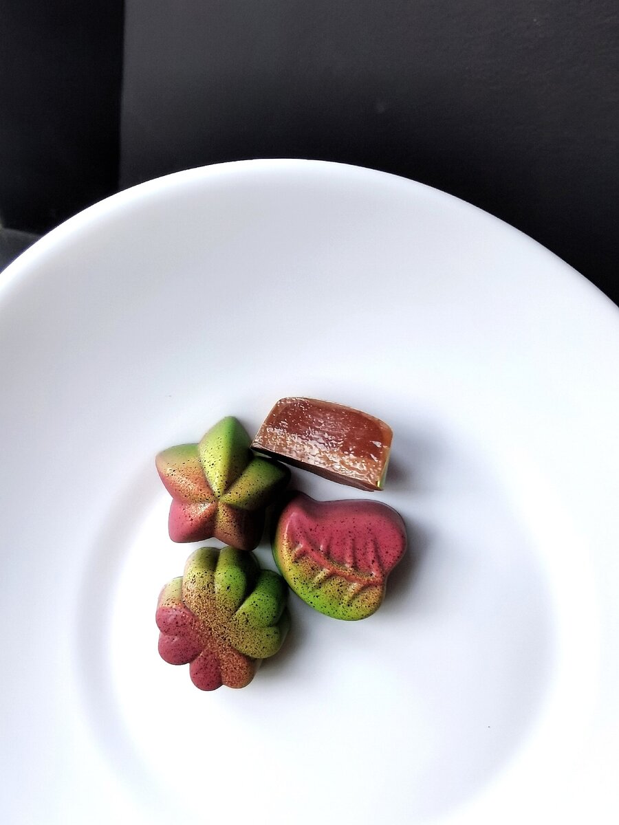 Баунти кокос черешня. Торт вишня кокос чизкейк. Кокос с вишенкой. Вишня кокос. Кокос, ваниль и вишня.