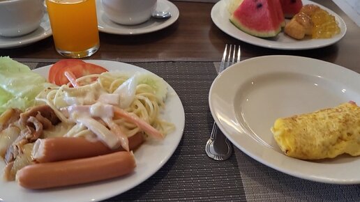 Утро. Завтрак в отеле Grand Jomtien Palace. Паттайя.