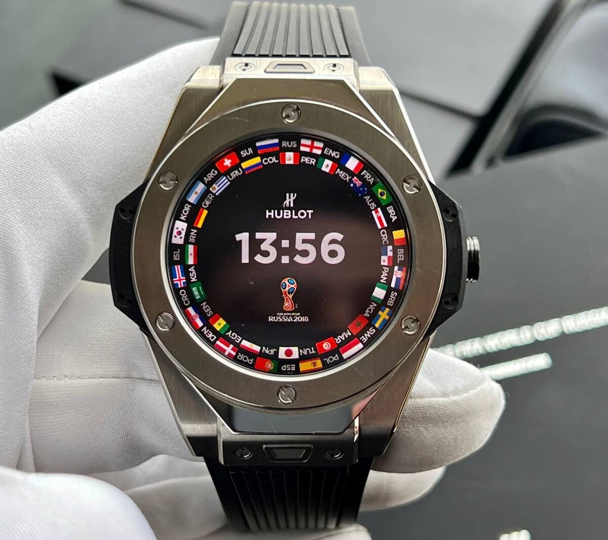 Hublot Big Bang Referee 2018 FIFA World Cup Russia 

Лимитированная серия из 2018 единиц. Выпущены к чемпионату мира по футболу 2018 года в России. Суперфункциональные смарт-часы. Синхронизация с любым смартфоном. Все арбитры ЧМ-2018 использовали во время матчей данную модель. 

Ref: 400.NX.1100.RX
Корпус: титан
Диаметр корпуса: 49мм
Механизм: INTEL®, операционная система Google

Электронная модель часов Hublot Big Bang Connected выпущена для чемпионата мира по футболу FIFA 2018 года, она призвана воплотить новый дух бренда Art of Fusion. Концепция подразумевает слияние новейших материалов и новейших цифровых технологий. Корпус часов выполнен из легкого и сверхпрочного титана, который состоит из 42 компонентов. Сенсорный экран высокой четкости AMOLED работает под управлением операционной системы Google Wear OS , оснащенной процессором Intel Atom Z34 в сочетании с 512 Мб оперативной памяти. Помимо аналоговой функции «только время», дисплей отображает «вечный календарь» с безукоризненно точной фазой луны и второй часовой пояс GMT. Также доступны функции уведомления о футбольных матчах, хронограф, позволяющий следить за временем каждого тайма.