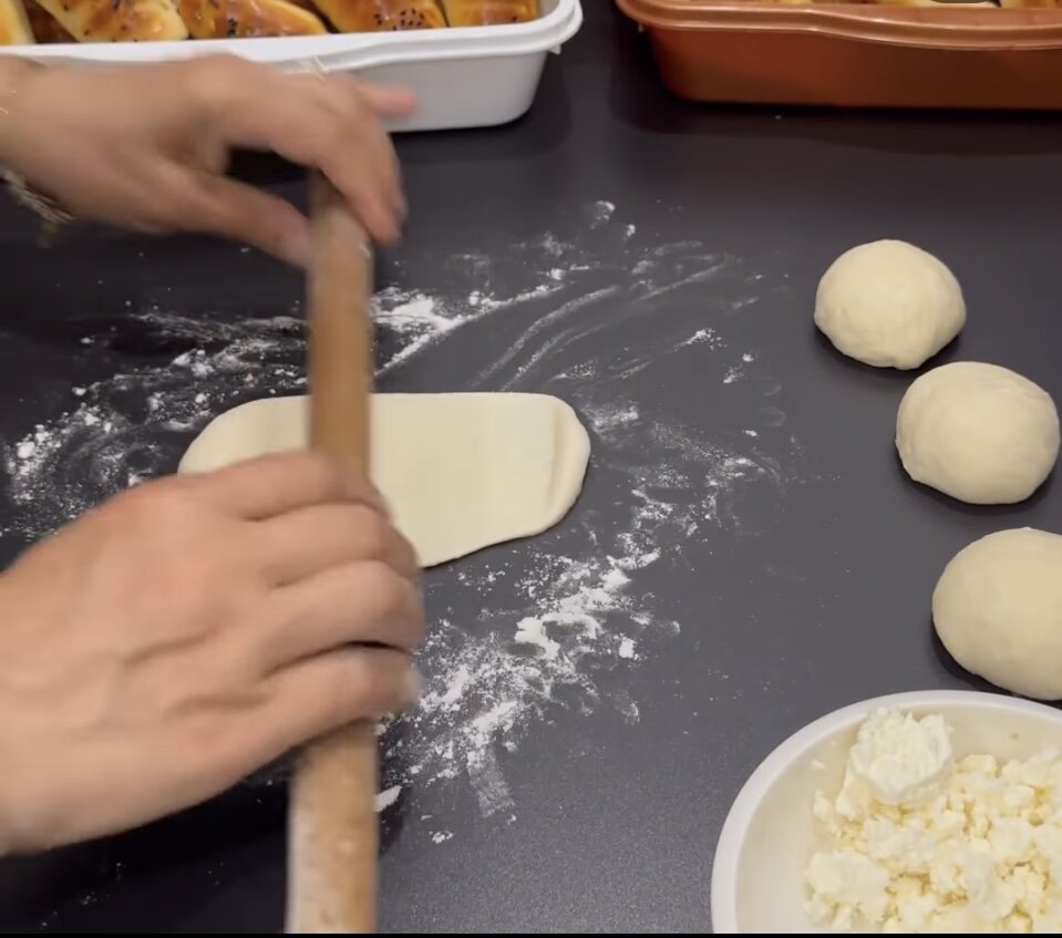 Самые вкусные рулетики с творогом из слоенного теста | Сделаем из вас  настоящего AŞÇI 😋👌👌Перевожу, преподаю и готовлю 🍉🥞🍎🥯🥨🫓🥖🥐 | Дзен