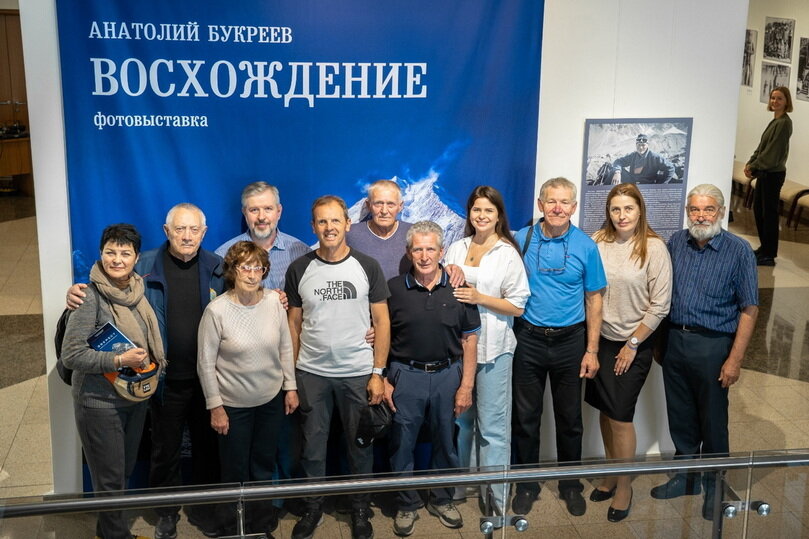     На открытии выставки фотографий А.Букреева.
