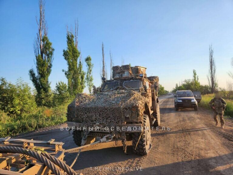 Фото трофейного MRAP Oshkosh M-ATV у 40 бригады морской пехоты / Военный Осведомитель