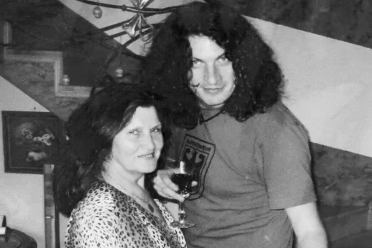     Скончалась писательница Ольга Кузьменко, мать погибшего в автокатастрофе певца Кузьмы Скрябина