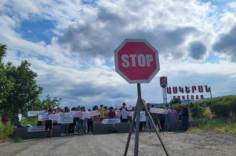 Жители Нагорного Карабаха (Арцаха) протестуют против незаконной блокады.