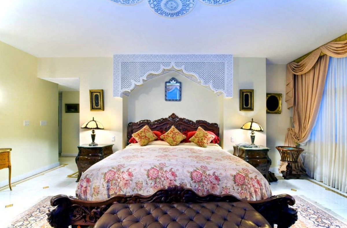 Pin by Joyce Rezendes Norris Blank on Furniture Oriental bedroom, Red duvet cove