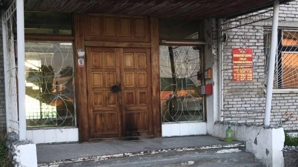Фото: ОНД по г.Бердску📷В Бердске мужчина поджег дверь здания, в котором расположены военкомат и прокуратура