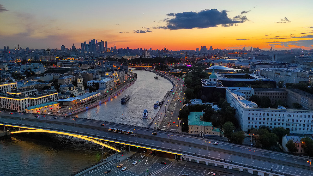 Какой самый лучший город в москве. Москва. Москва вид панорама с Москоу Сити. Вид на Кремль с Москва реки. Вид на Москву с Кремлем и Москоу Сити.