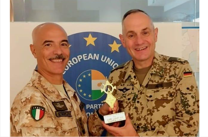 Миссия военного партнерства Европейского союза в Нигере (EUMPM Niger) была удостоена чести принять заместителя директора и начальника штаба отдела военного планирования и поведения (MPCC) генерал-майора Вернера Альбла 4 июля 2023 года. С официального сайта ЕС. 