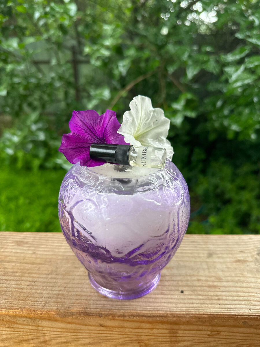 Фото загородом, в ливень....Мистический аромат "Number 13"...и моя мистическая свеча для образа:)