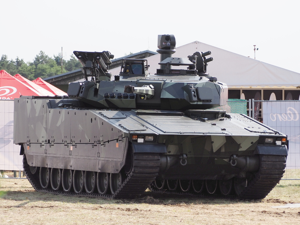   CV-90 (cc) Boevaya mashina