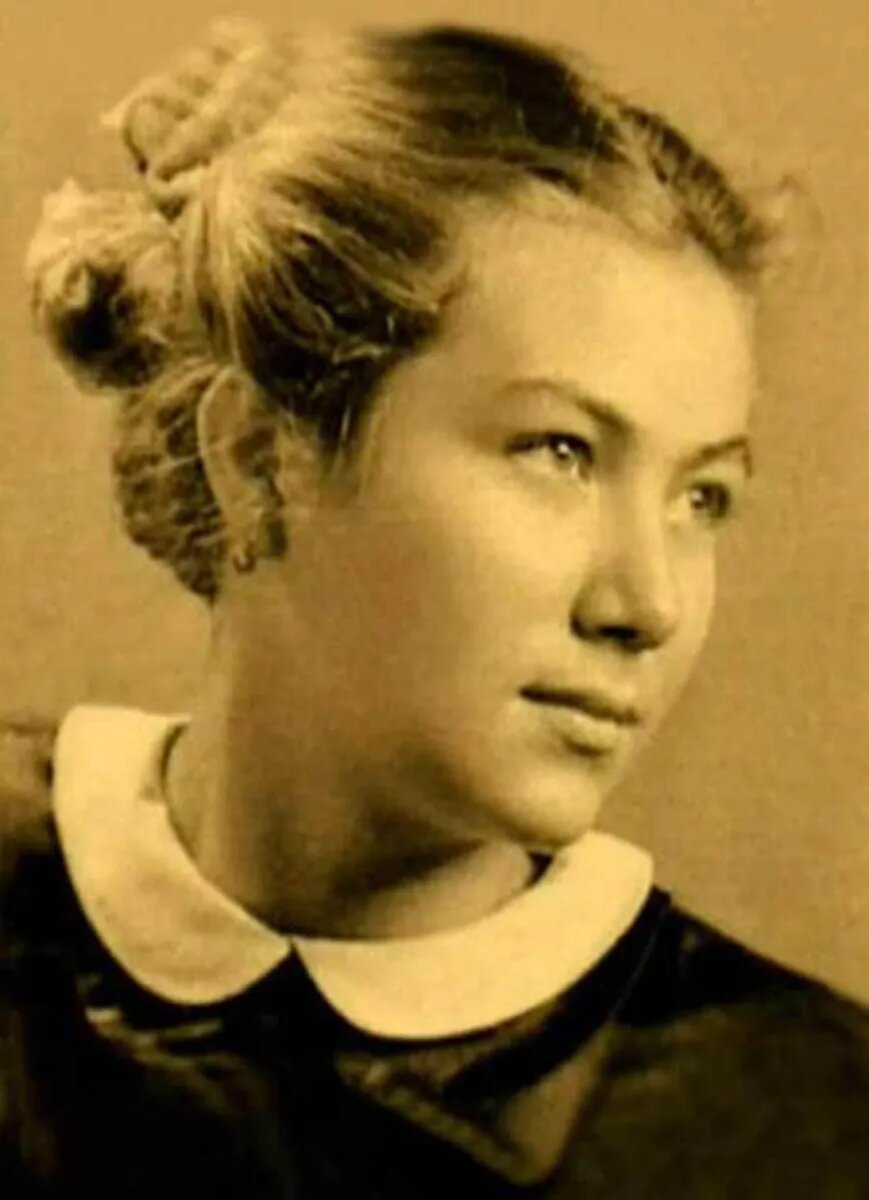 Эдита Пьеха. Фото: stuki-druki.com