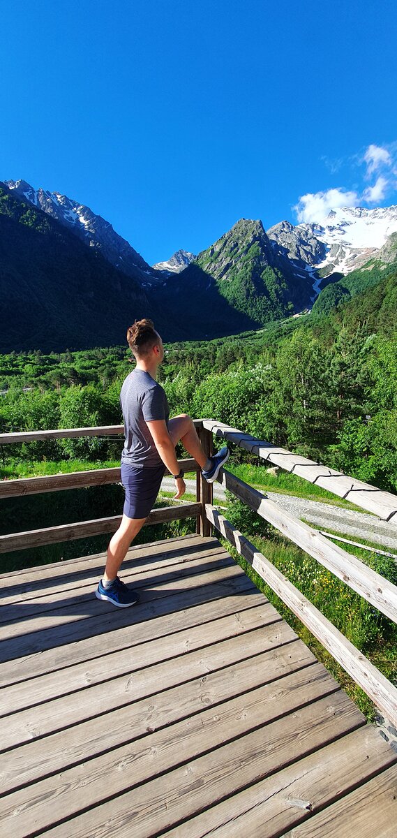 Бегаю в горах Кавказа.