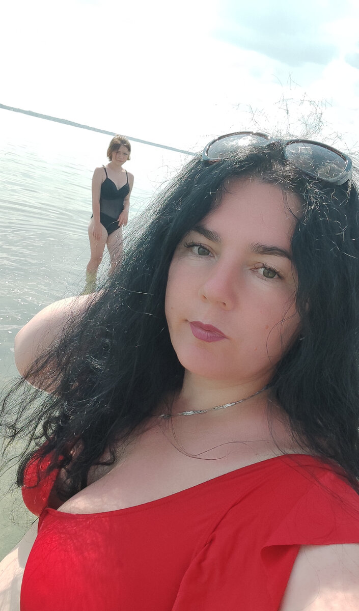 Я и моë счастье☺✨ на заднем фоне😂