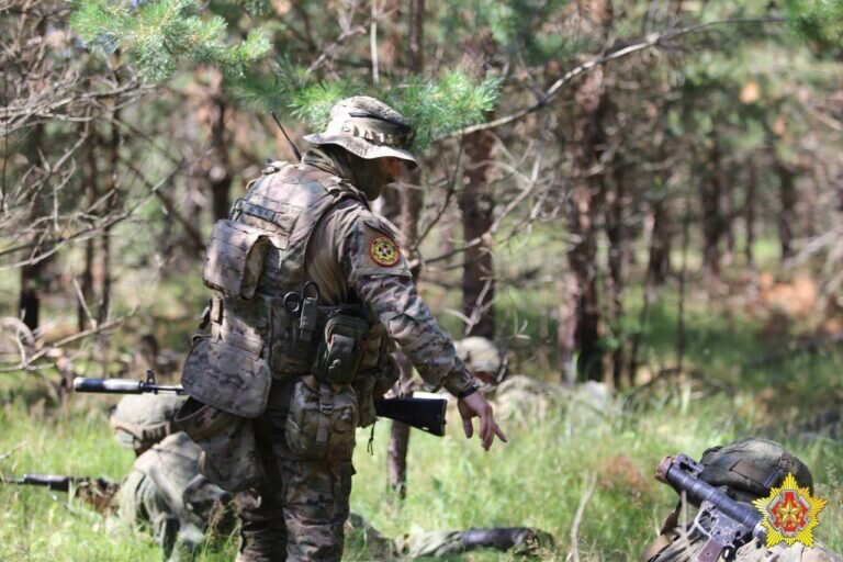 Механизированные бригады Белоруссии приступили к манёврам с инструкторами ЧВК «Вагнер»