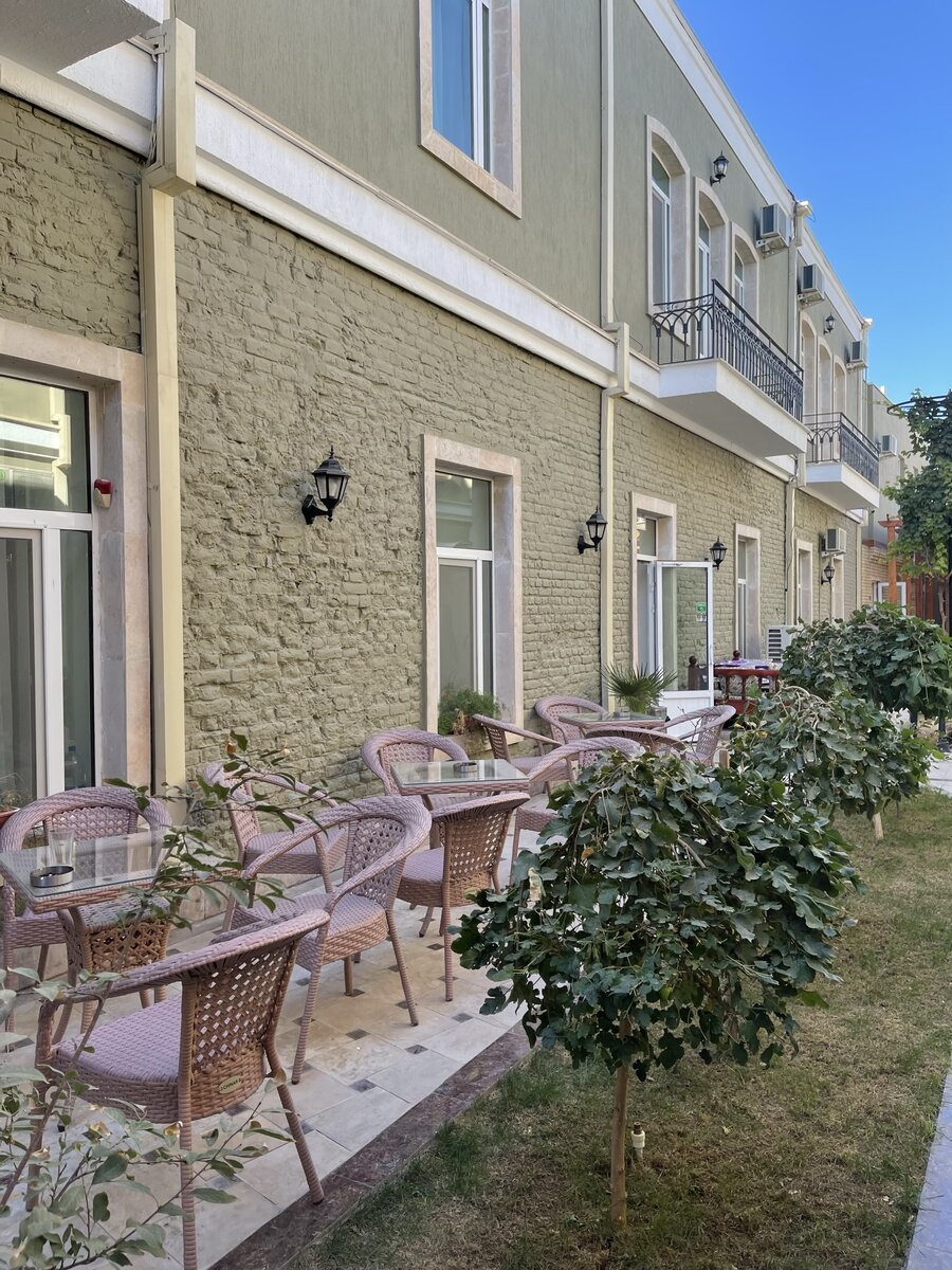 Внутренний двор гостиницы 