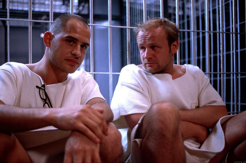 Кадр из фильма «Эксперимент» (2001), снятого по мотивам опытов Зимбардо
