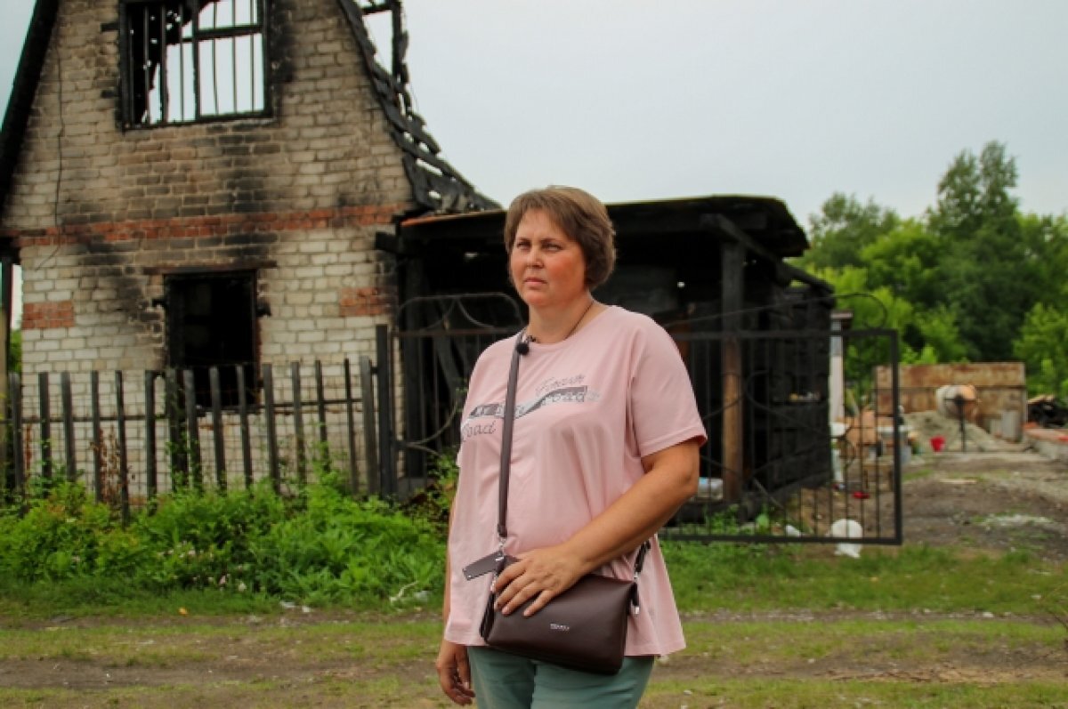    В результате пожара у семьи Костелевых из Новоалтайска сгорел дом