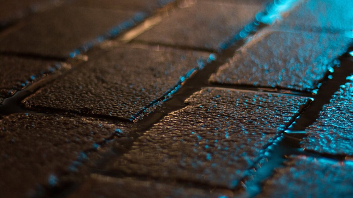 Покрытие может переносить влажность, нагрузки, температуры. 