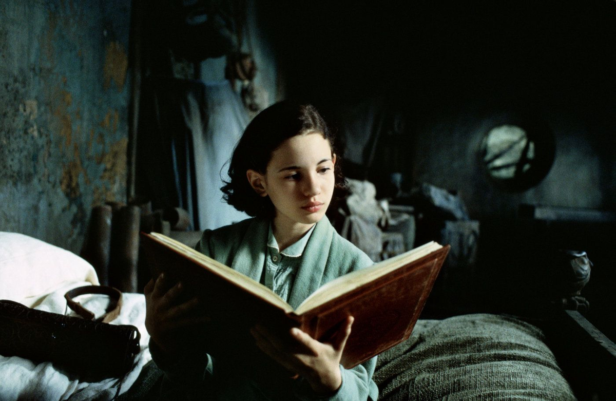 https://www.film.ru/sites/default/files/images/Pans-Labyrinth-8(1).jpg