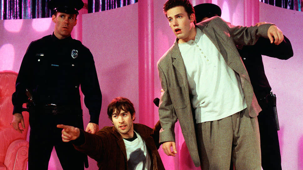    «Есть что-то романтичное в том, чтобы быть бедным и спать на кушетках»    
 После непродолжительного обучения в университете переехал в Нью-Йорк в поисках ролей. В этот период он снимался в таких фильмах, как «Баффи — истребительница вампиров» (1992), «Школьные узы» (1992), «Под кайфом и в смятении» (1993), «Блеск славы» (1995) и других View Askew Productions