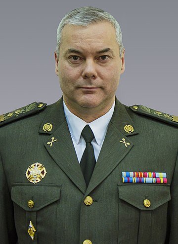 Мундирчик-то явно англицкого сукна 