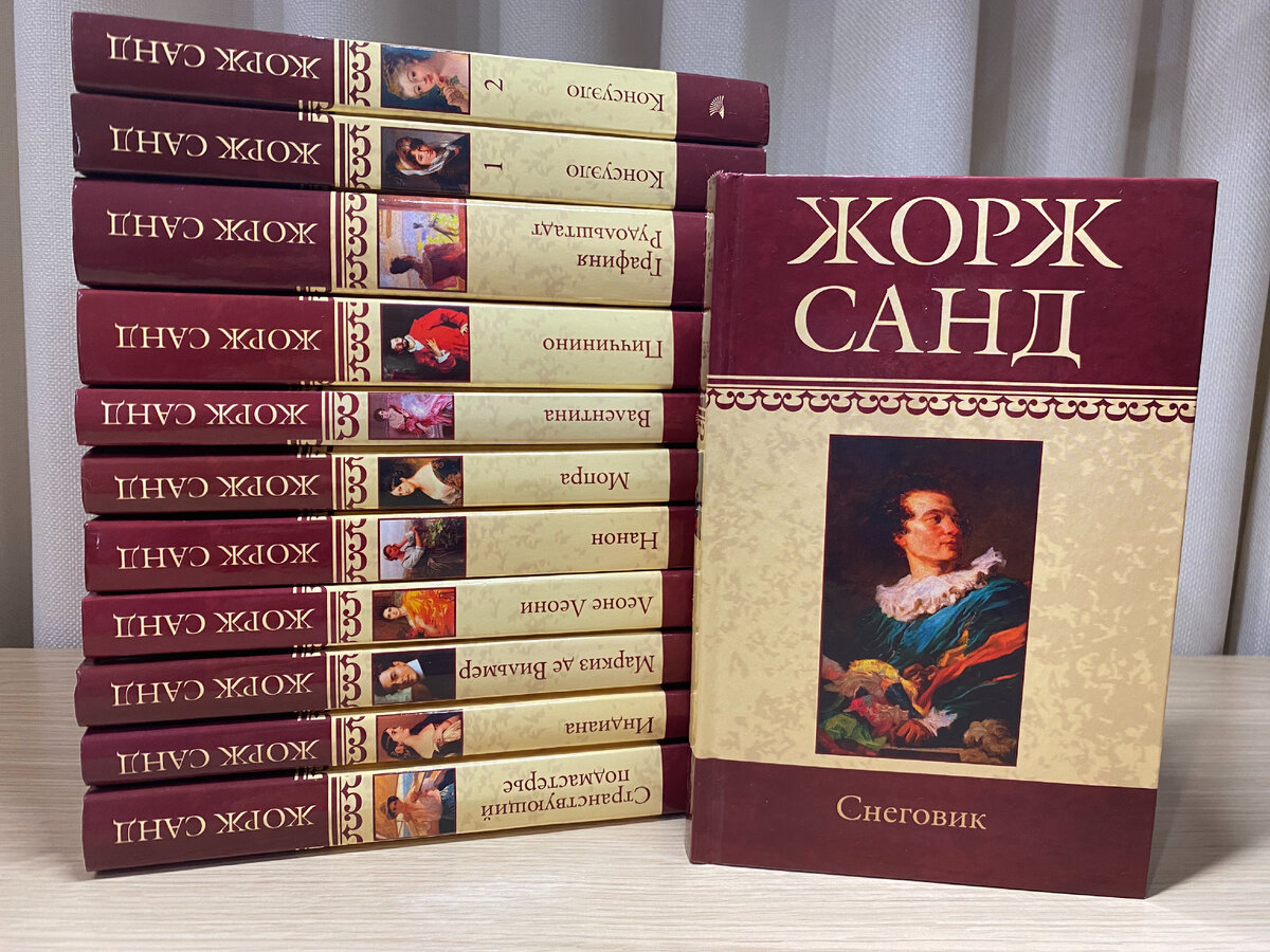 На фото ещё не вся коллекция. // Фото моё.