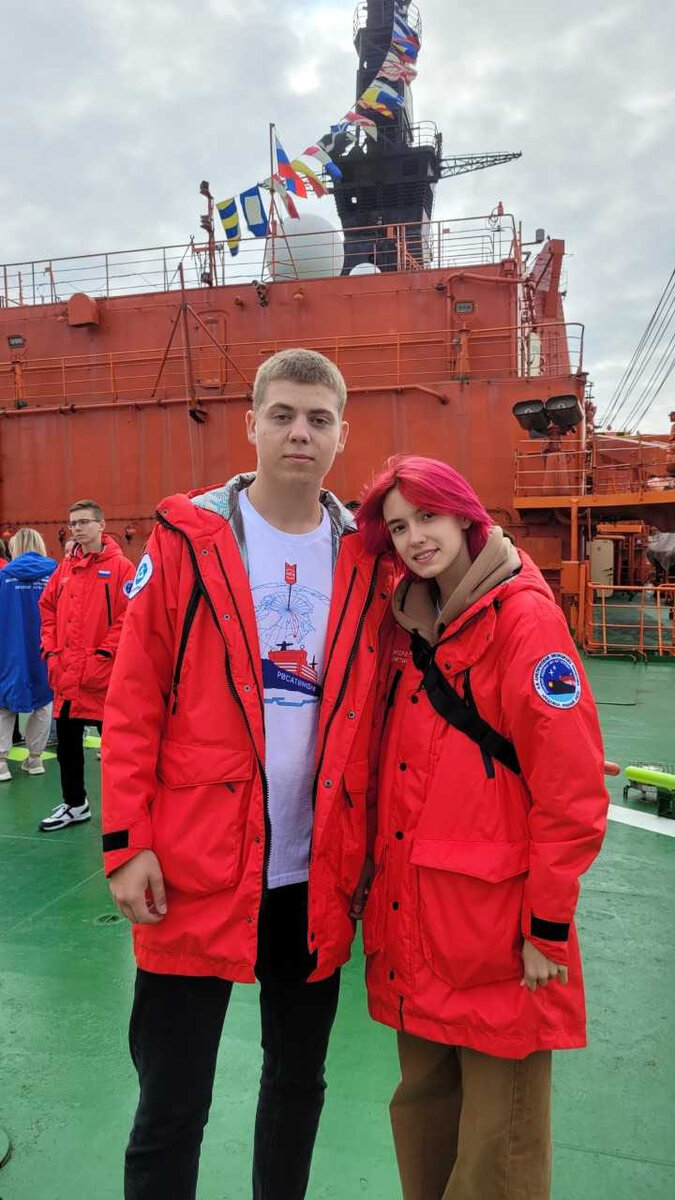   Александр Григорьев и Алиса Реброва на палубе «Ледокола знаний». Фото: Фото автора