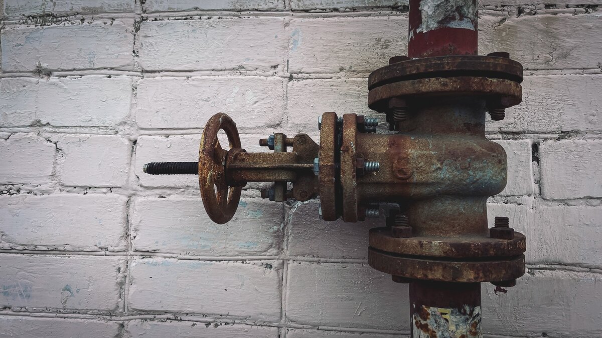 В Минусинске из-за прорыва водопровода 30 многоэтажек осталось без воды