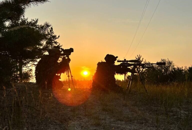 Разведчики-снайперы армейского спецназа ВС России в зоне СВО. Фото от @GUDVIN7777