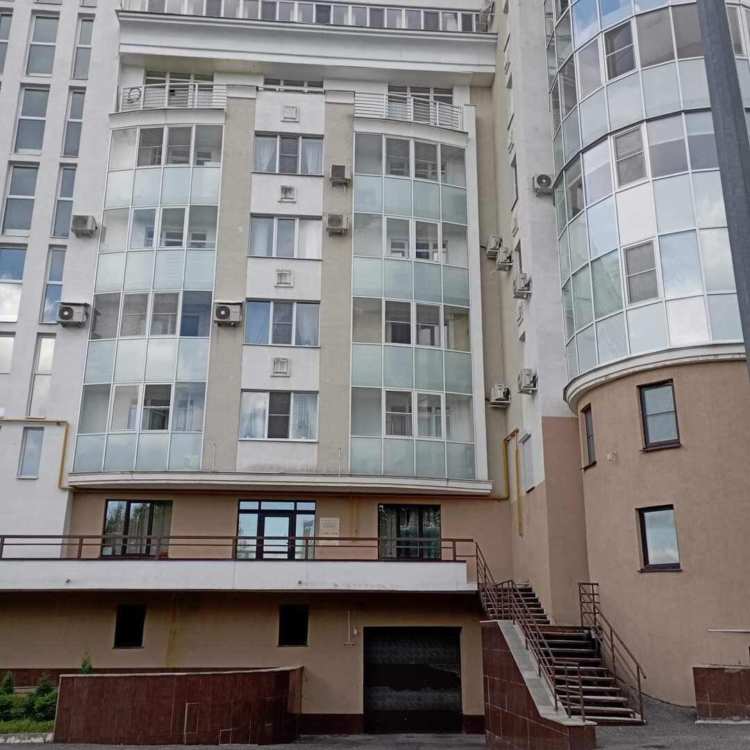 Фото автора ЖК дворянский на улице Красной