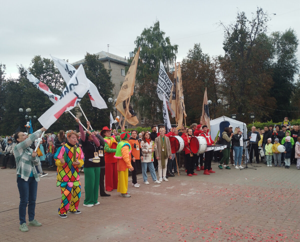 По уже сложившейся традиции, в Туле,  в дни города проходит "Театральный дворик".  В этом году- это уже XV Международный фестиваль уличных театров. 9/09/2023. 16:00.-47