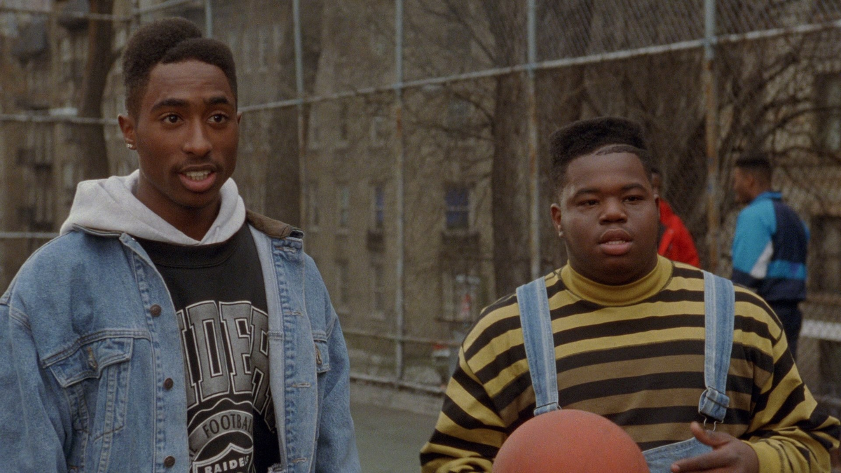 Тупак (слева) в фильме Juice (1992).