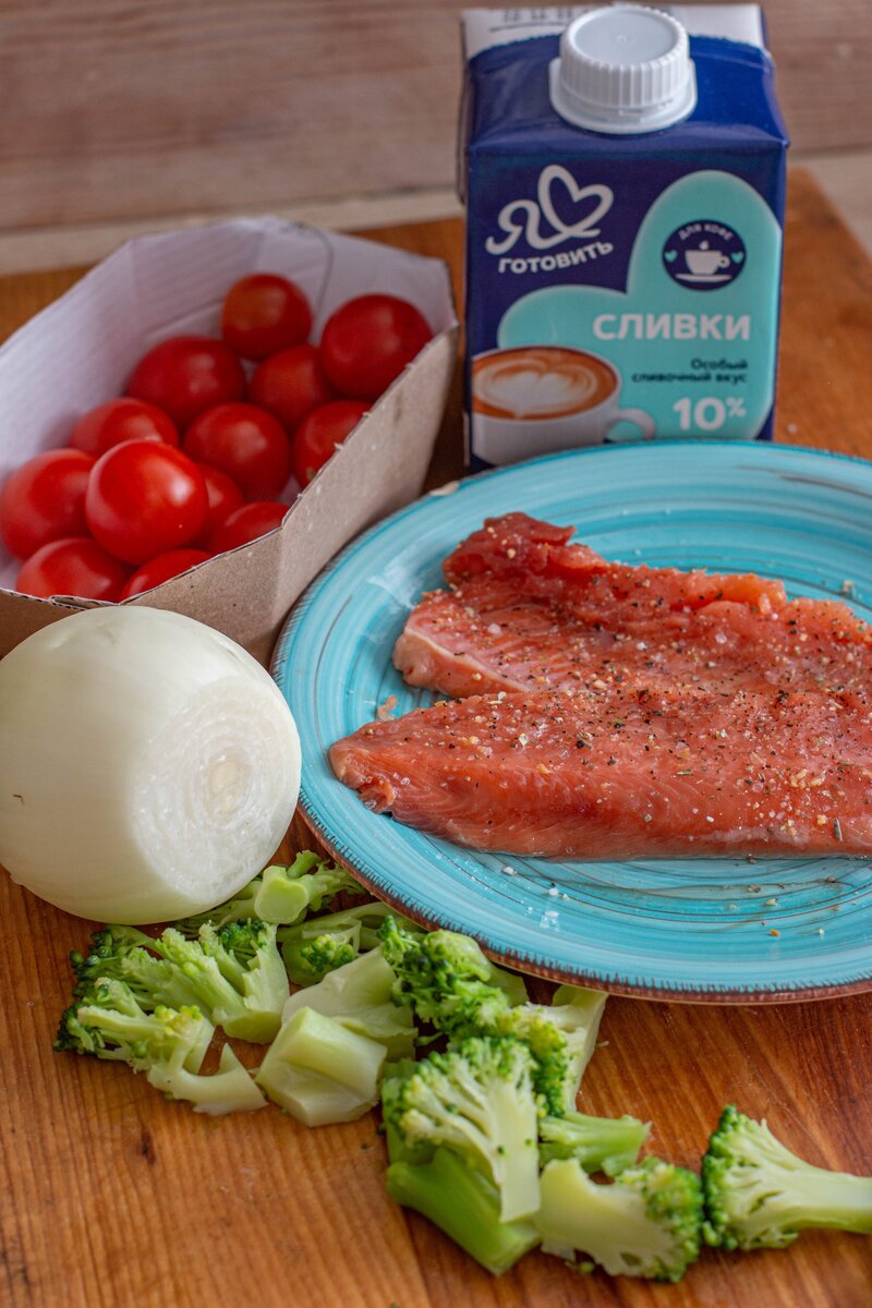Ингредиенты для приготовления ужина. Заметили надпись на пакете сливок?)) Это про меня)