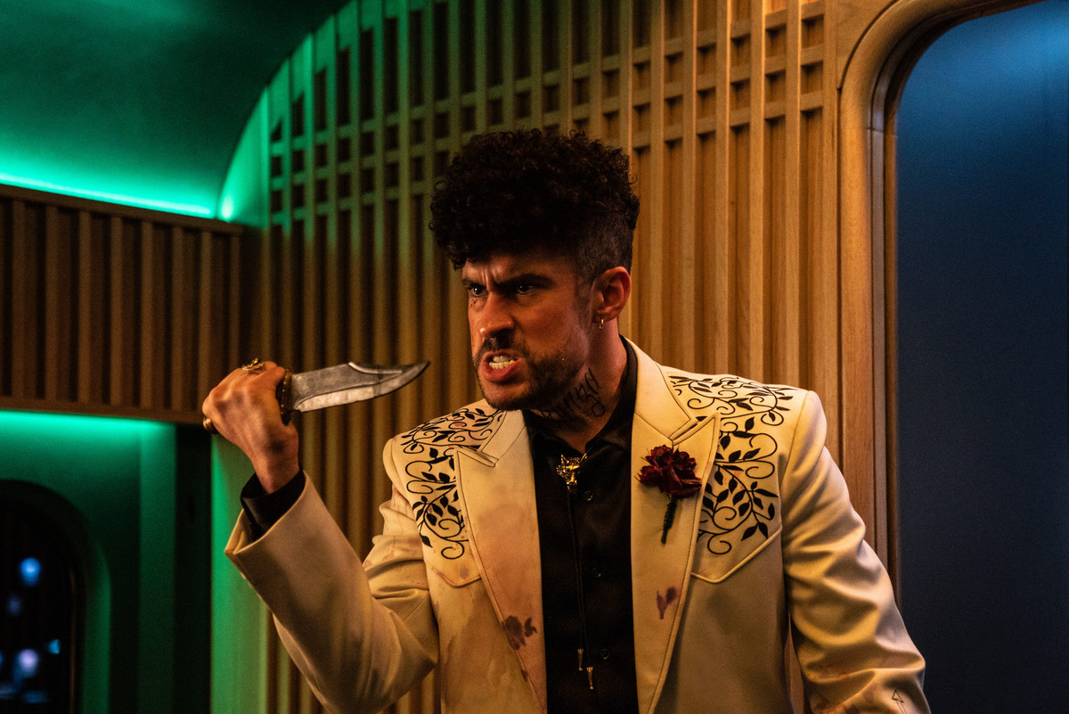 Рэпер Bad Bunny в роле "Волка"