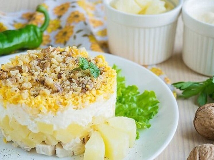 Салат с ананасом и курицей дамский каприз