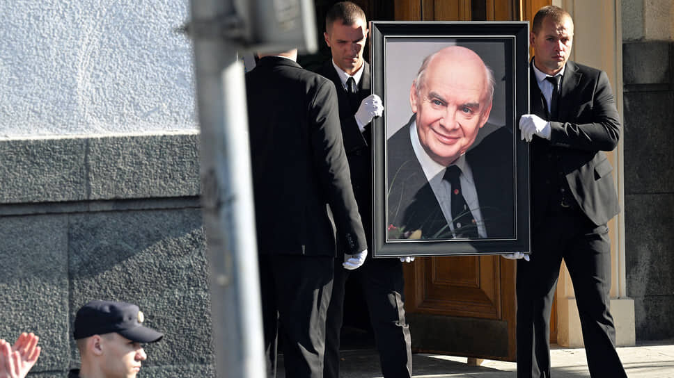    Поэт-песенник Николай Добронравов умер 16 сентября на 95-м году жизни после продолжительной болезни Глеб Щелкунов/Коммерсантъ