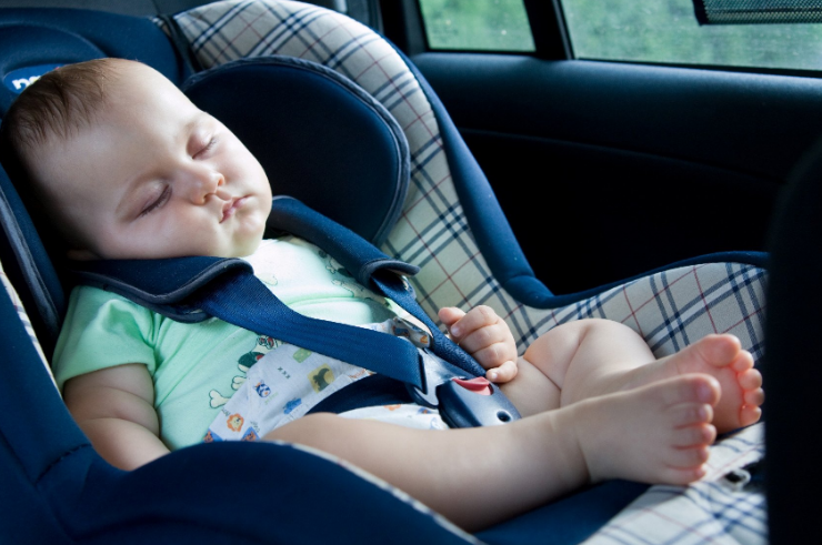 Почему долгое пребывание ребенка в автокресле вредно для здоровья?
