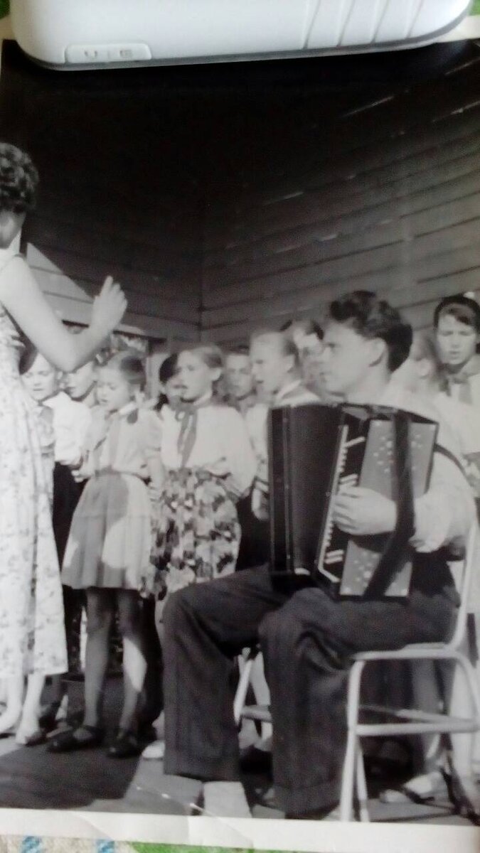 С баяном - мой отец