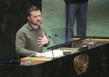    Зеленского хотят сменить, потому что он начал раздражать своих западных кураторов