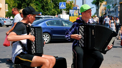 Такая красивая мелодия! Не помню название песни, если знаете, напишите.