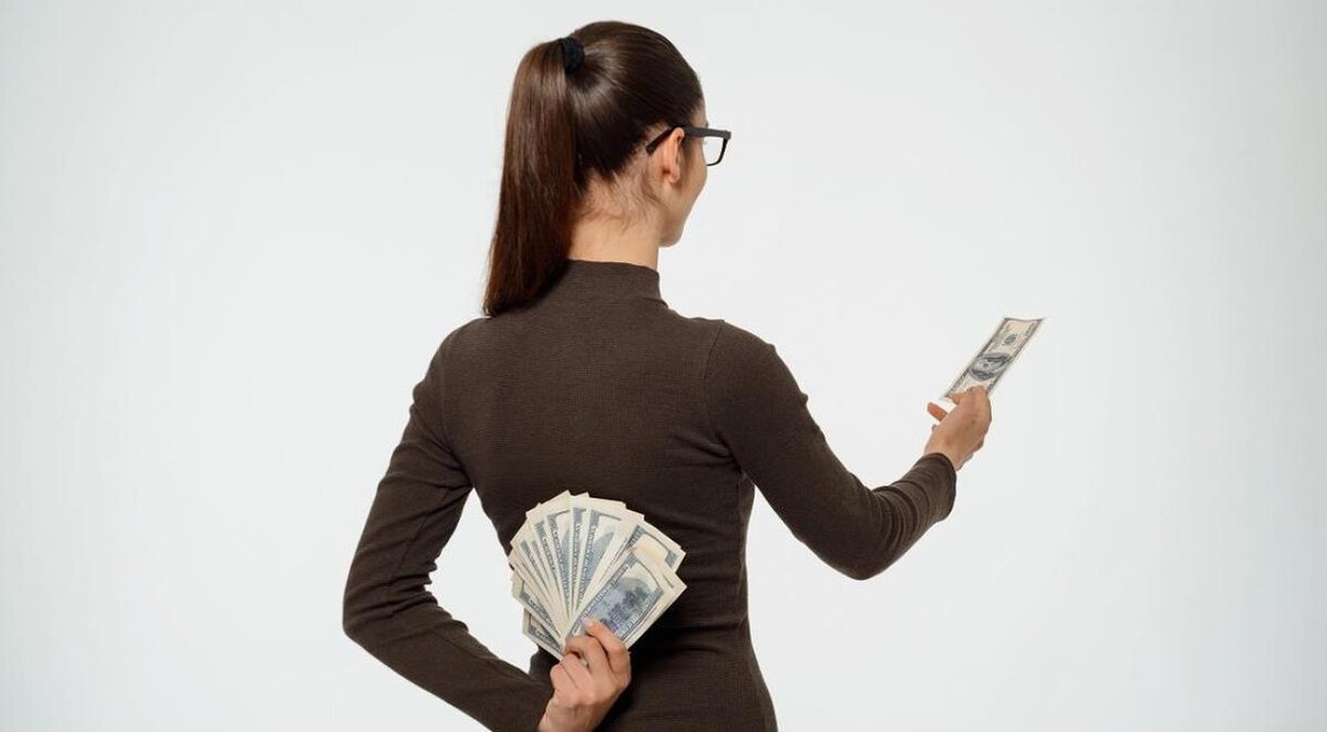 Порой жена недоговаривает о своих доходах. Источник: https://cdn.viberu.ru/news/cislmck5bxd.jpeg