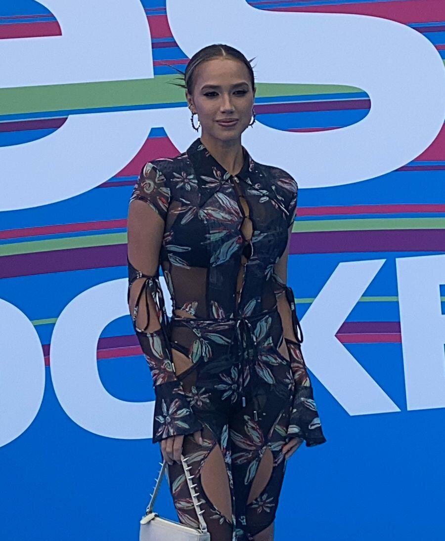 Алина Загитова на VK Fest, кадр из видео 