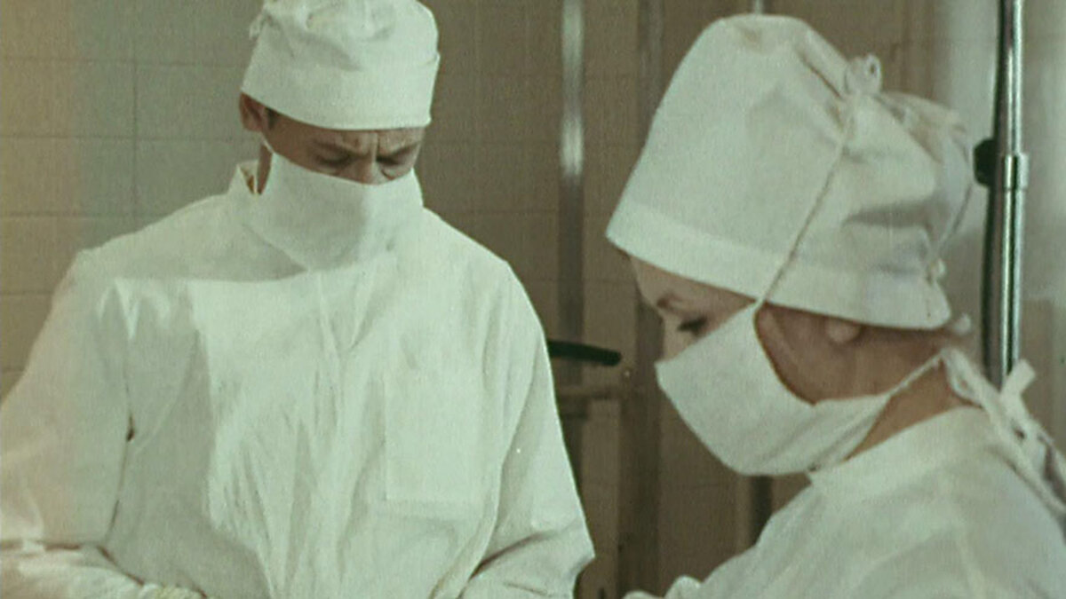 "Дни хирурга Мишкина" (1976 г) В ролях: Олег Ефремов, Галина Польских. Кадр из фильма. Источник - Яндекс. Картинки