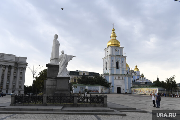    Украина может завершить конфликт, разделив страну по линии фронта, считает Александр Широкорад