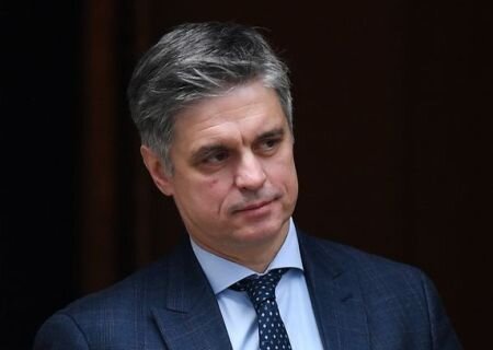    Зеленский обиделся на посла Украины в Великобритании и уволил его