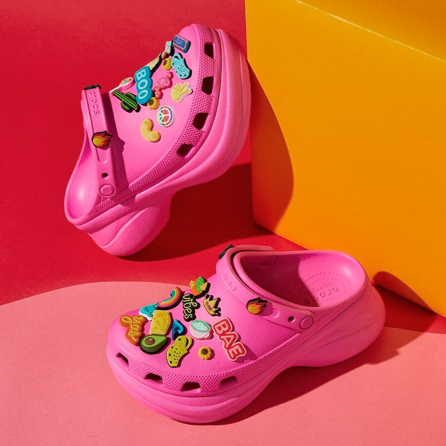 Кроксы — самая универсальная обувь этого лета